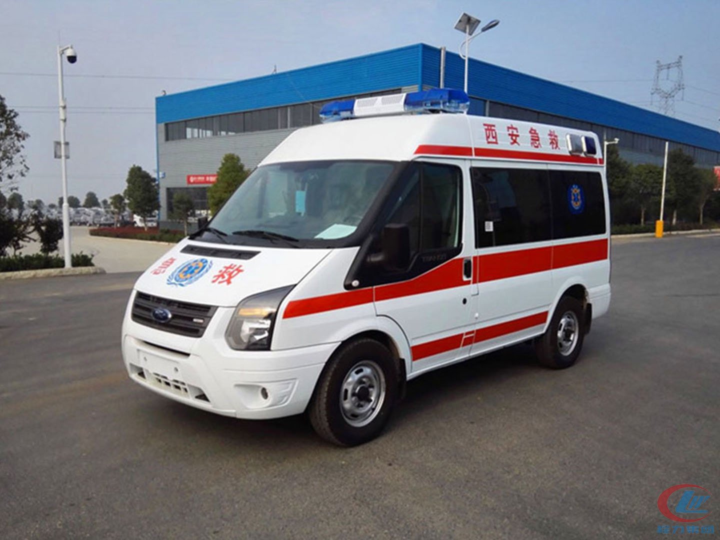 福特V348短軸中頂救護(hù)車