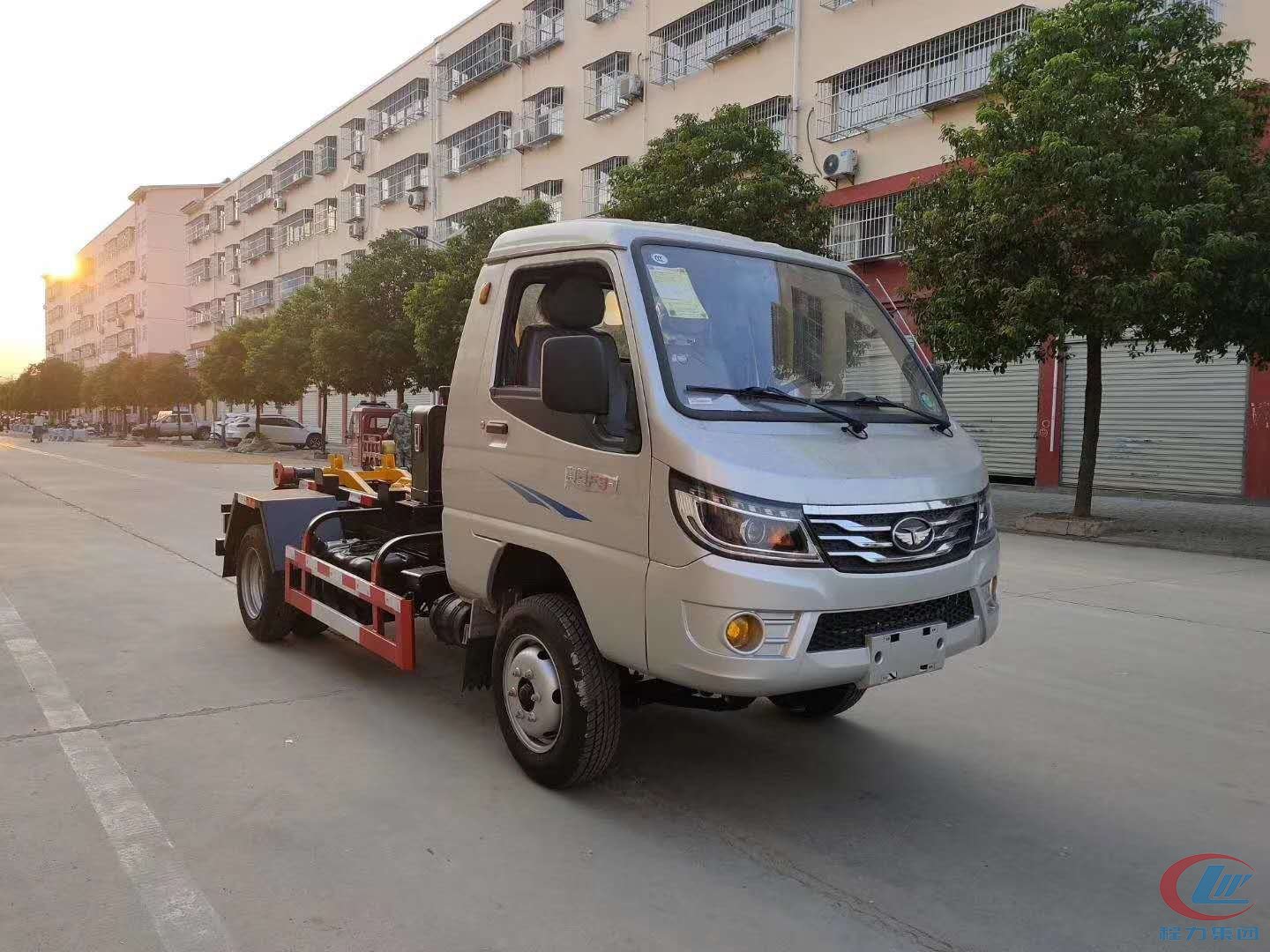 國六唐駿后雙胎3方勾臂式垃圾車