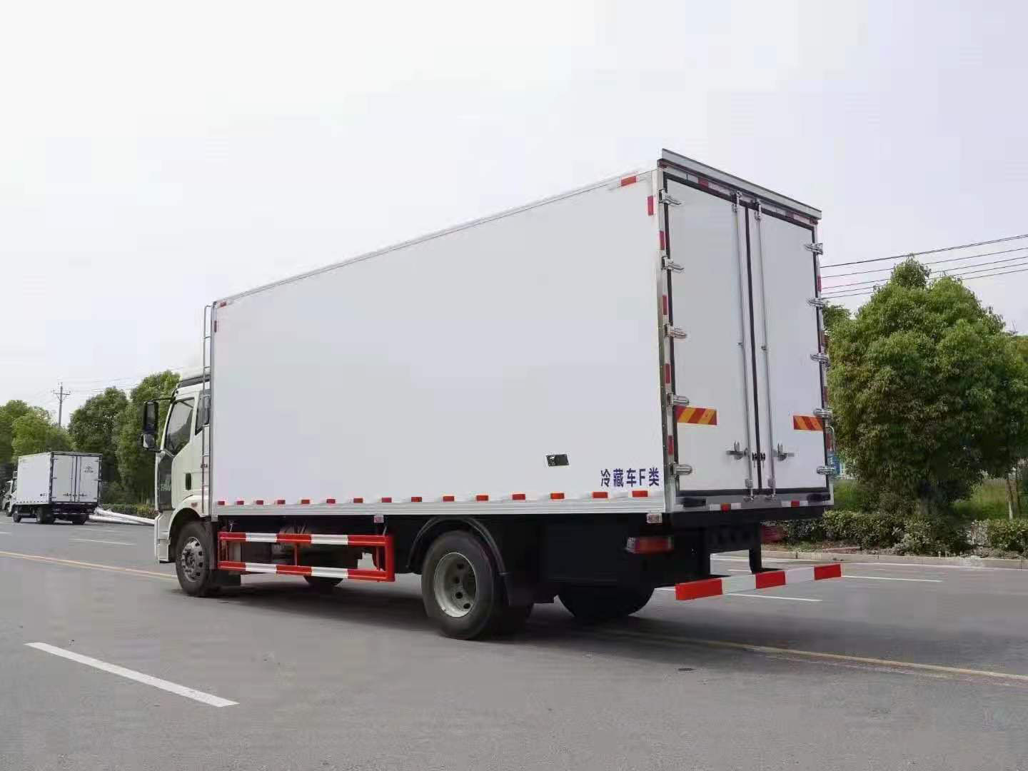 國六解放J6L精英版高頂雙臥冷藏車