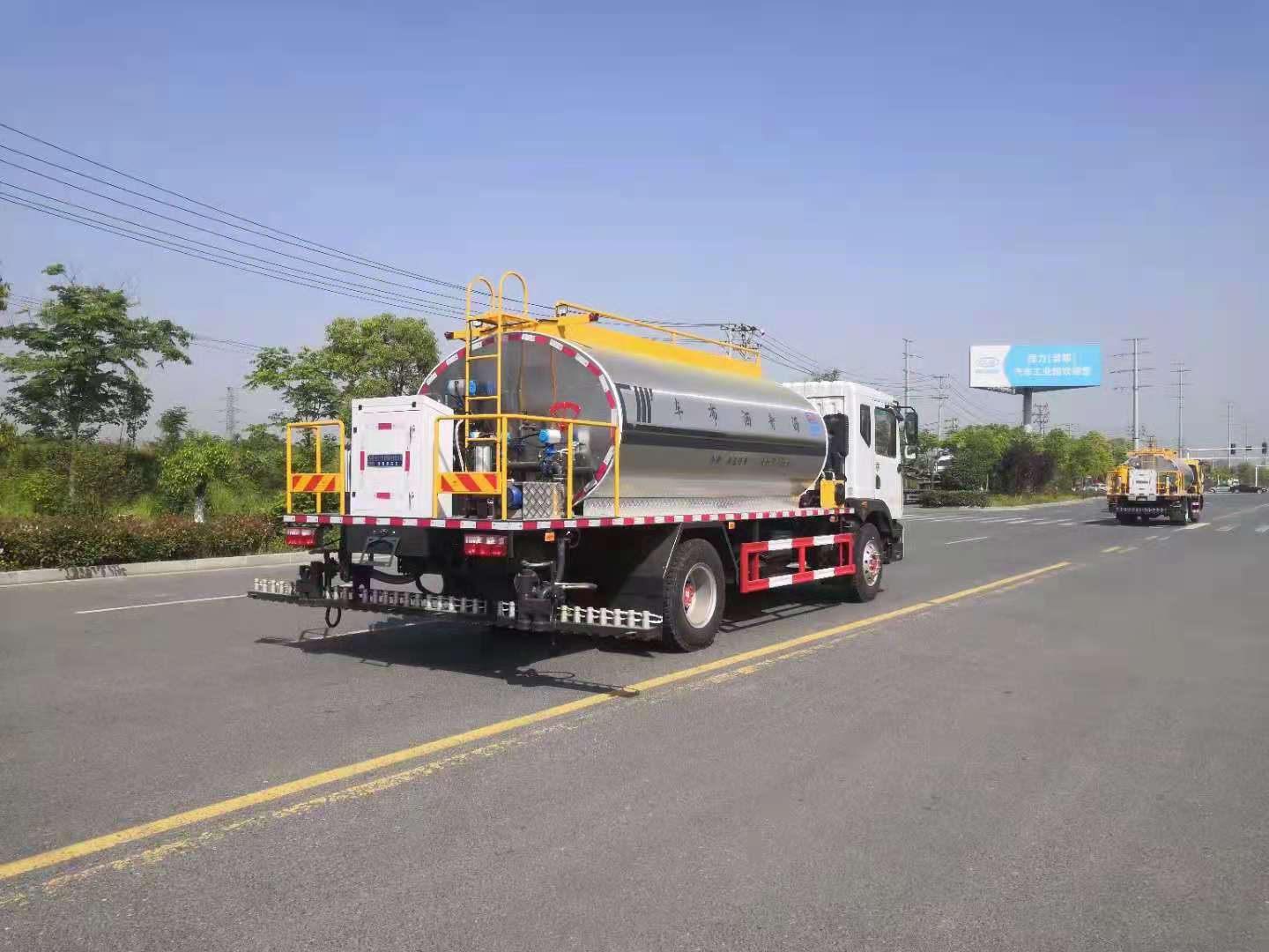 東風D9國六10噸瀝青灑布車