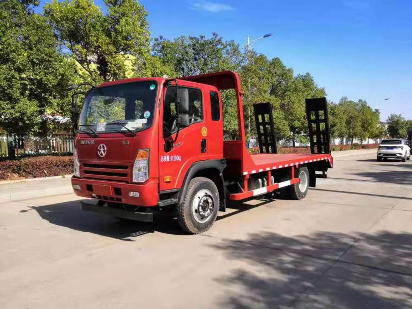 國六成都大運黃牌平板運輸車