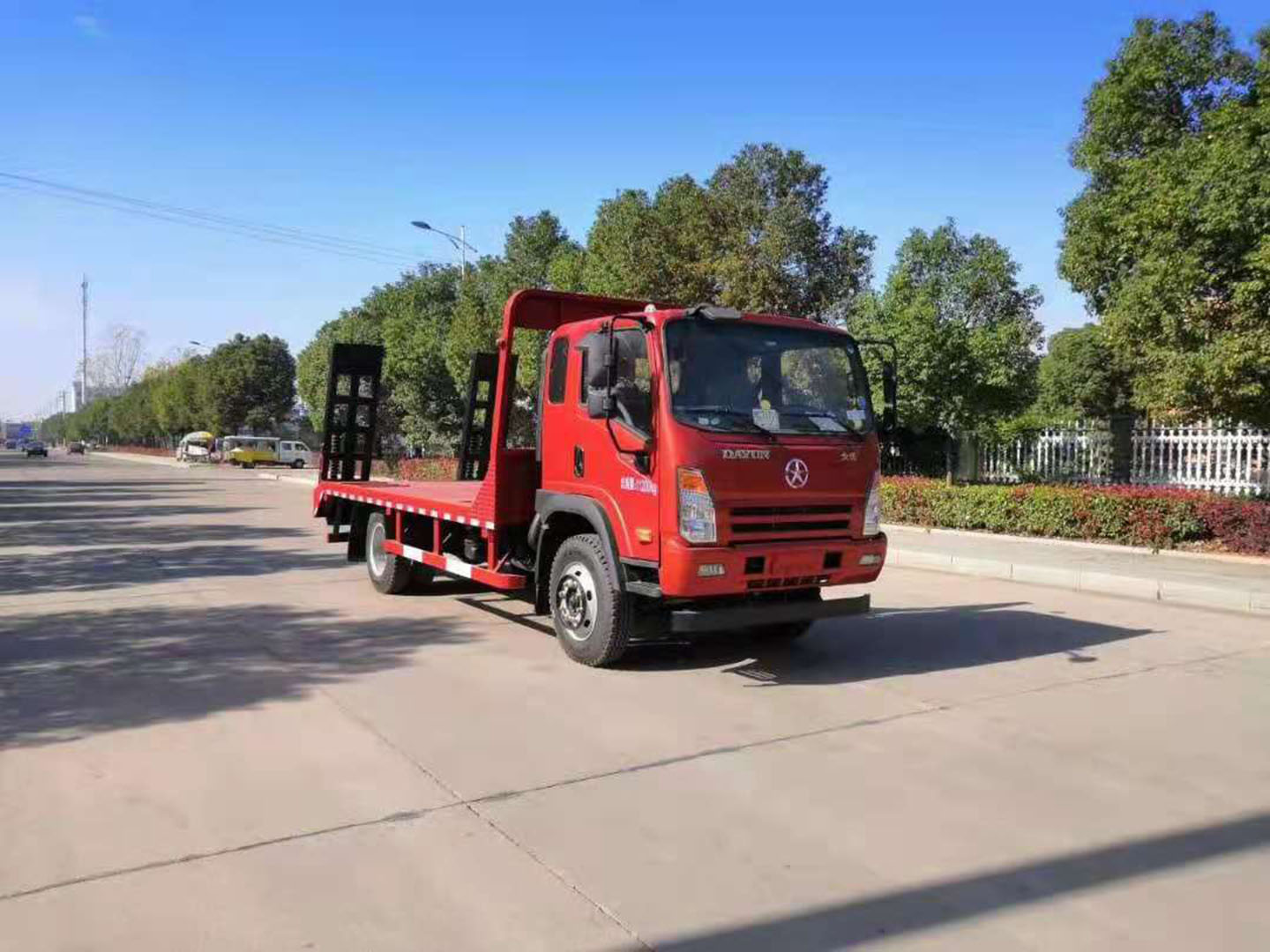 國六成都大運黃牌平板運輸車圖片