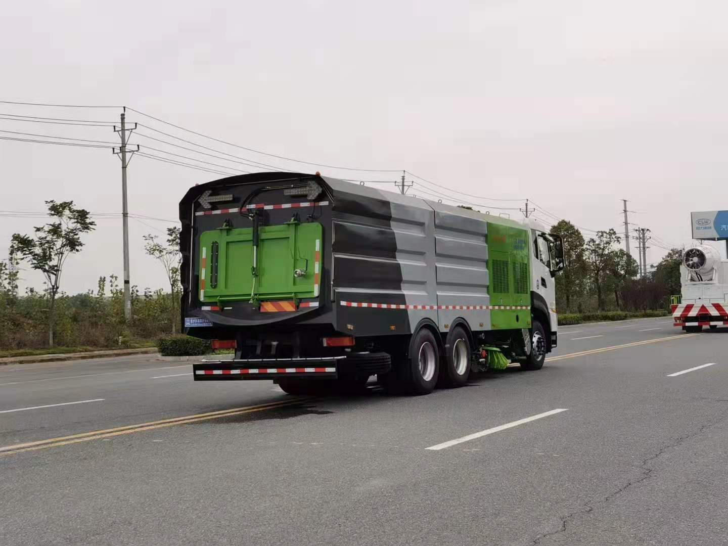 國六東風(fēng)天龍后八輪洗掃車