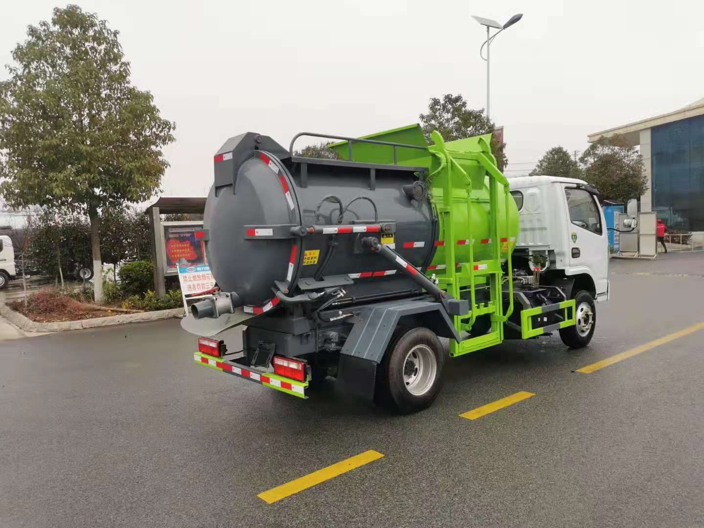 國六東風福瑞卡（圓罐）餐廚垃圾車