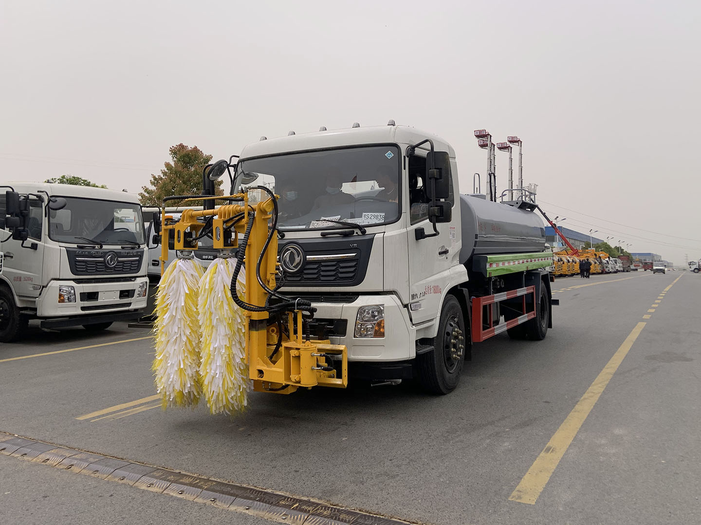 國六東風天錦城市護欄清洗車