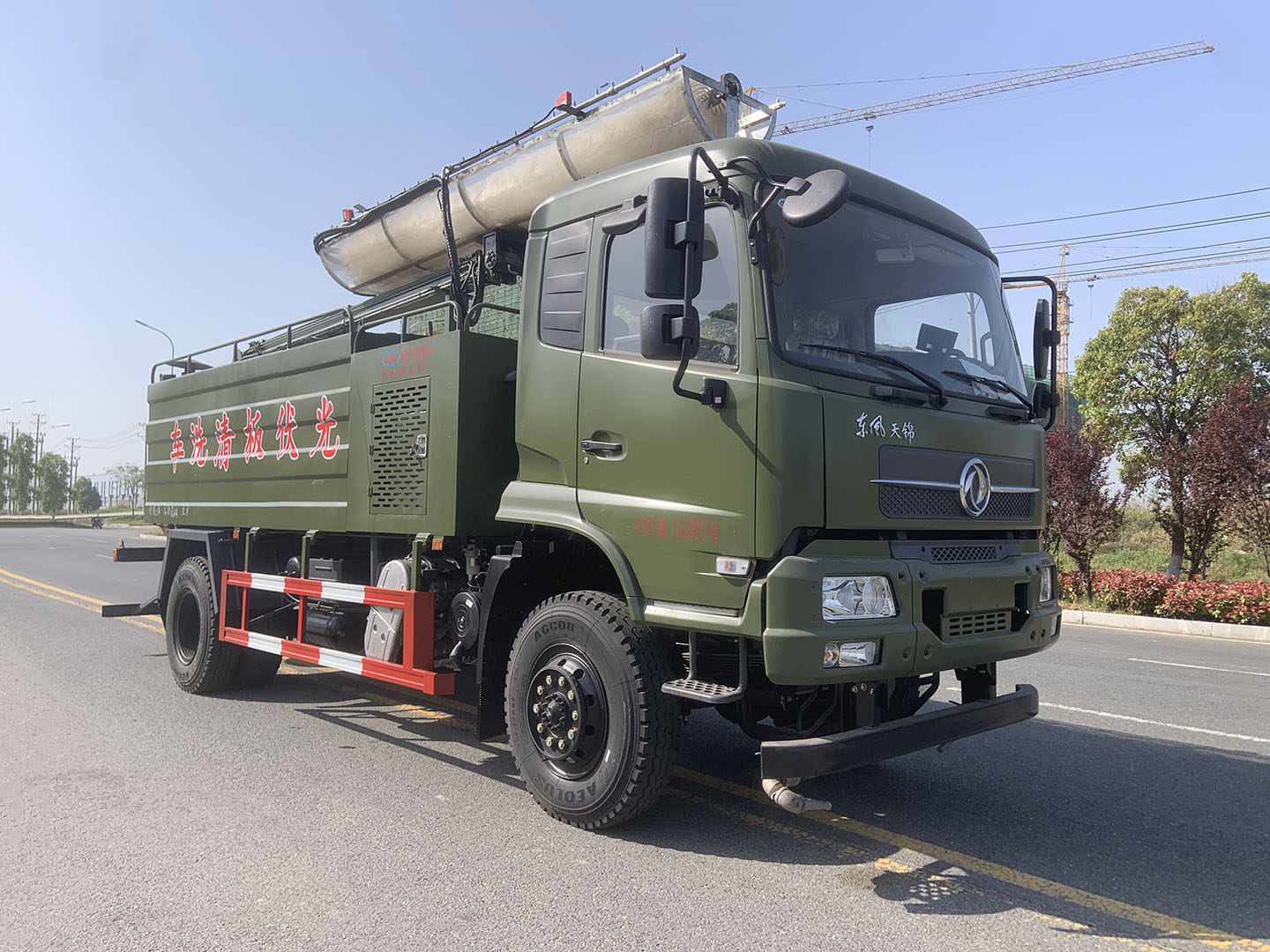 國六東風天錦四驅光伏板清洗車