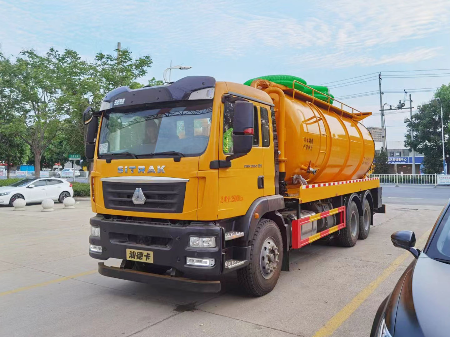 國六重汽后雙橋清洗吸污車