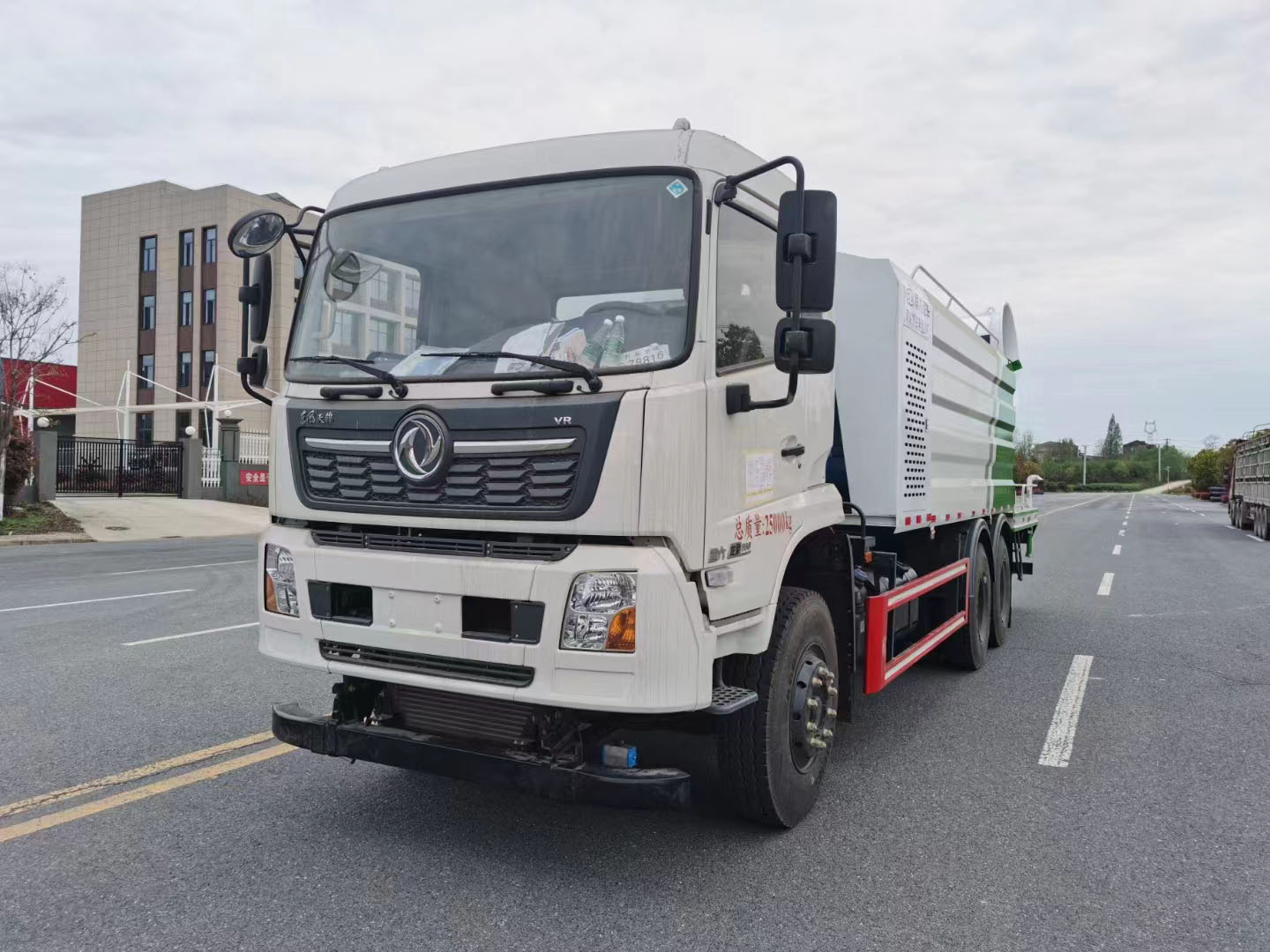 東風天錦后雙橋多功能抑塵車