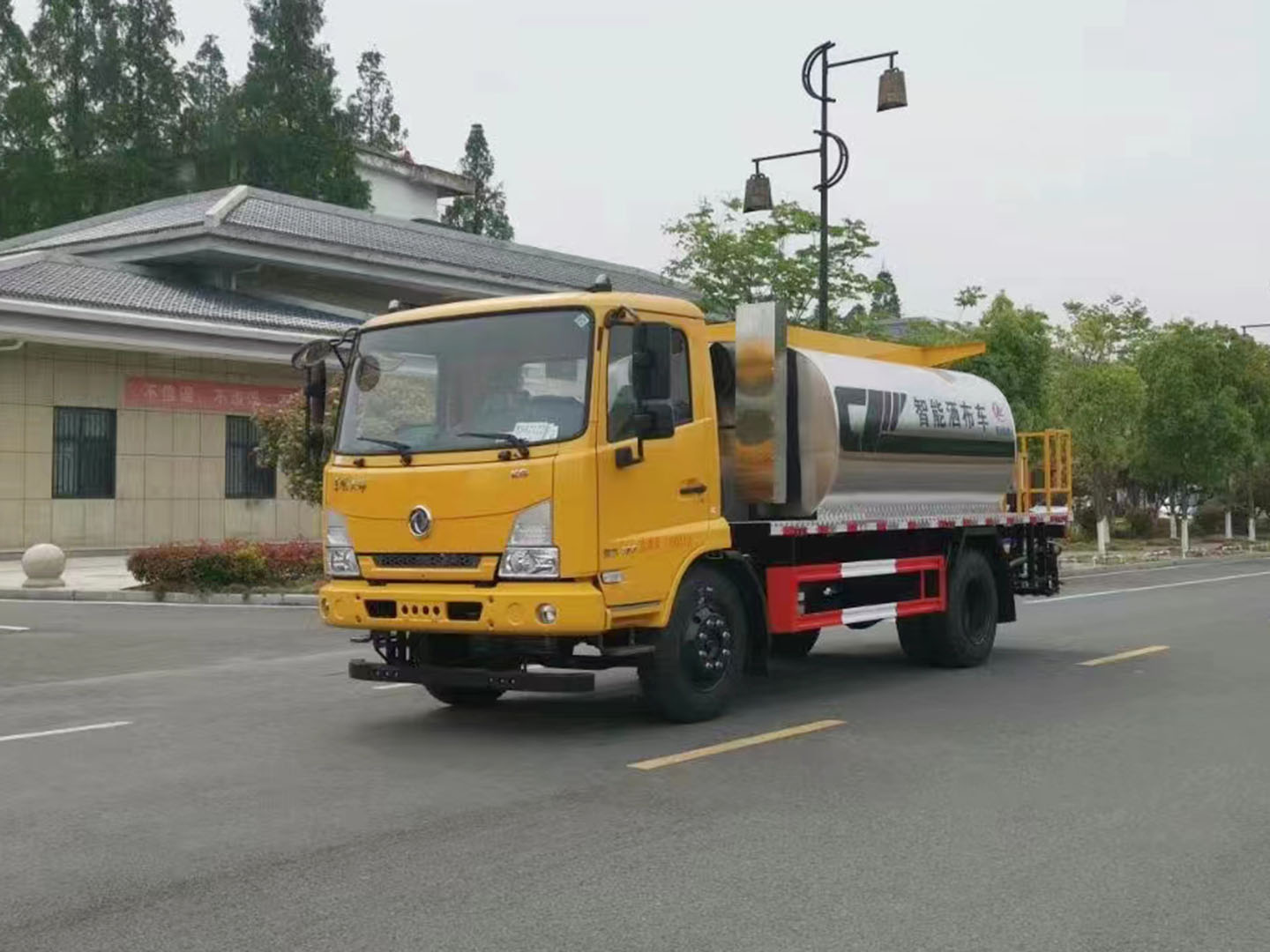 國六東風(fēng)天錦智能型瀝青灑布車