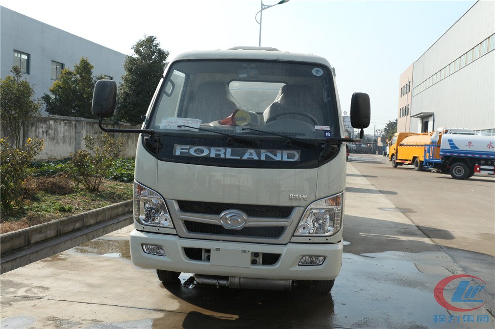 程力集團(tuán)福田3方不上戶加油車正面圖