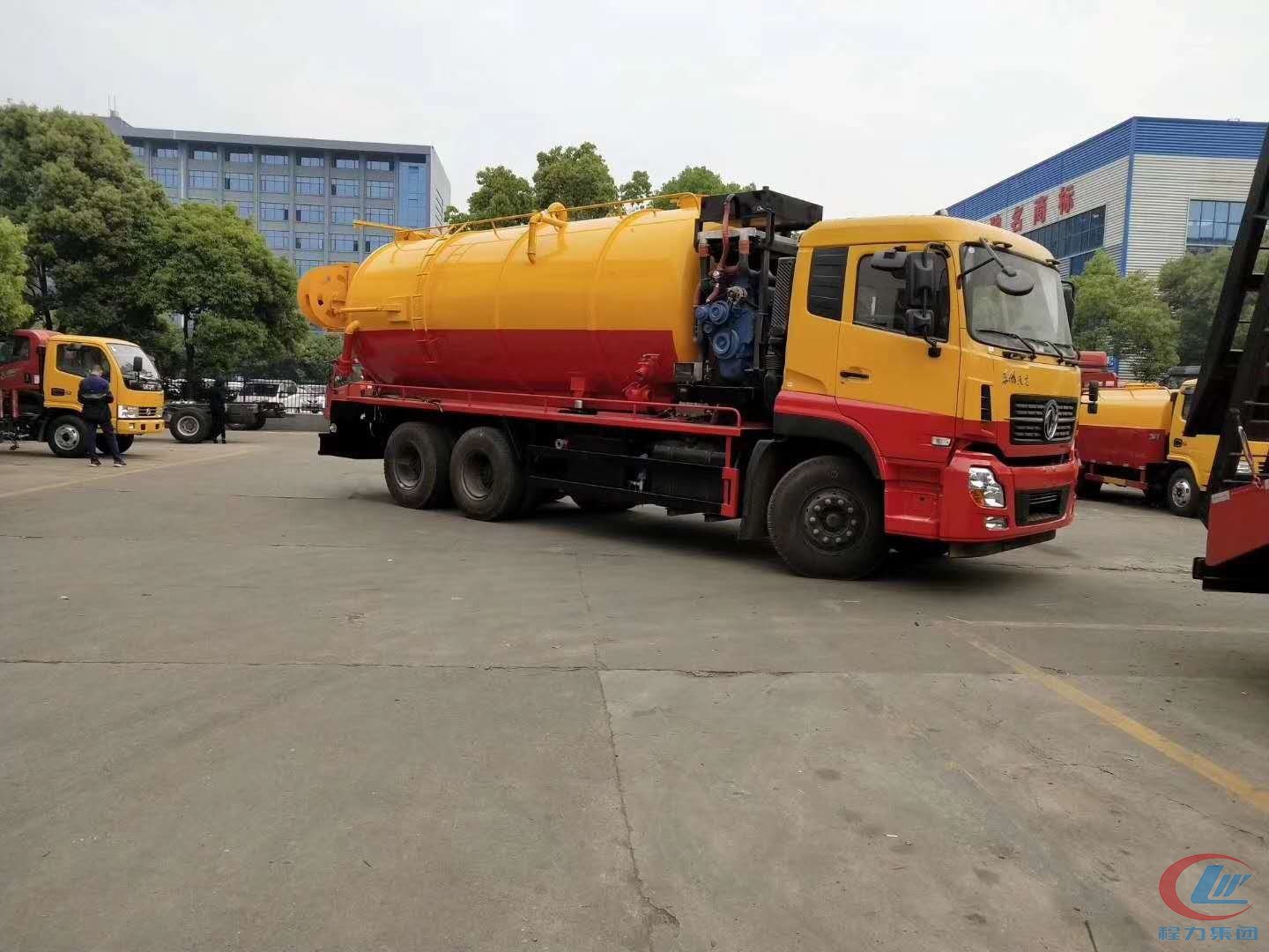 吸污車