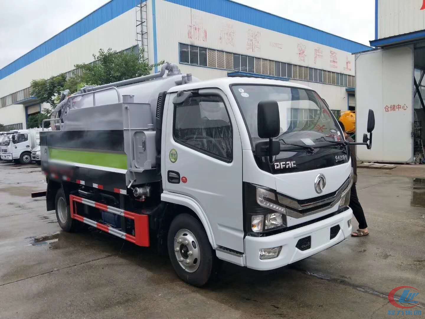 吸污車