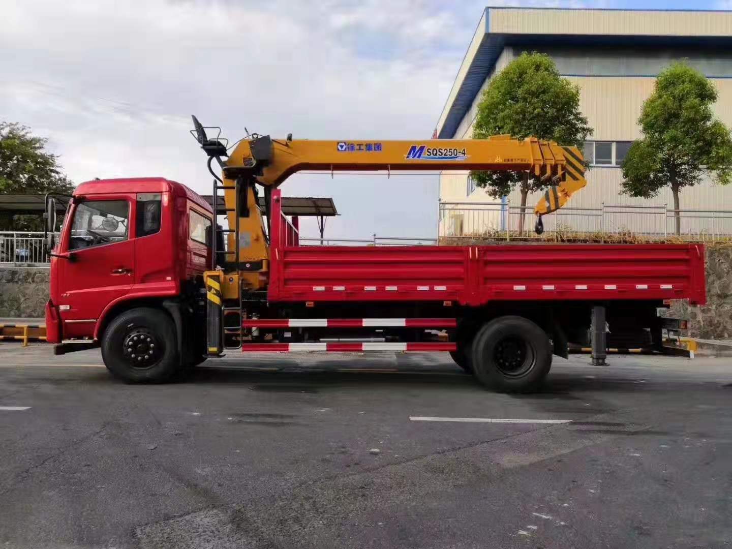 東風(fēng)天錦隨車吊徐工吊機(jī)