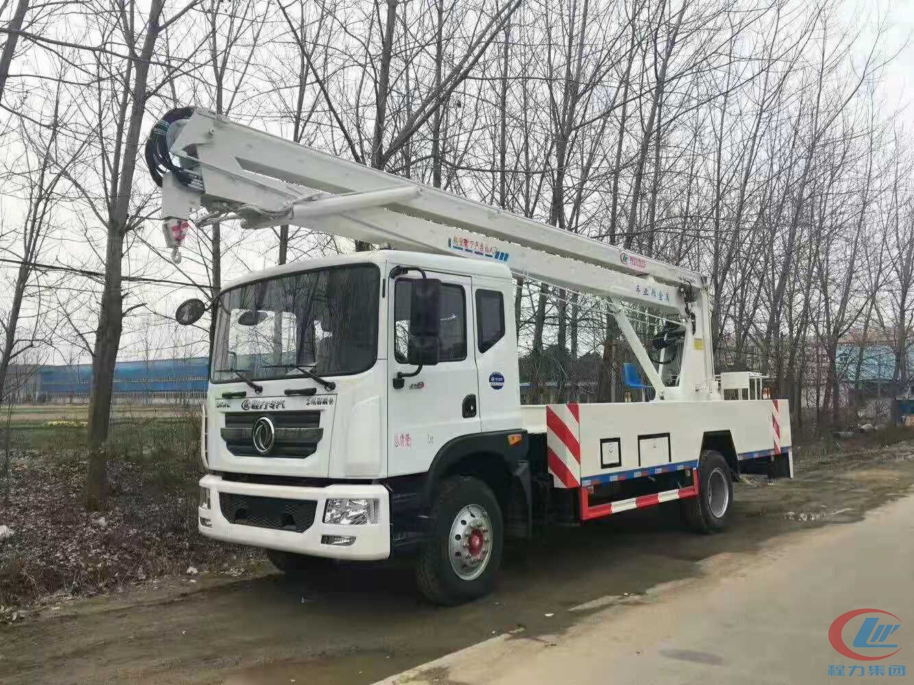 國五東風(fēng)D9 22米高空作業(yè)車側(cè)面圖