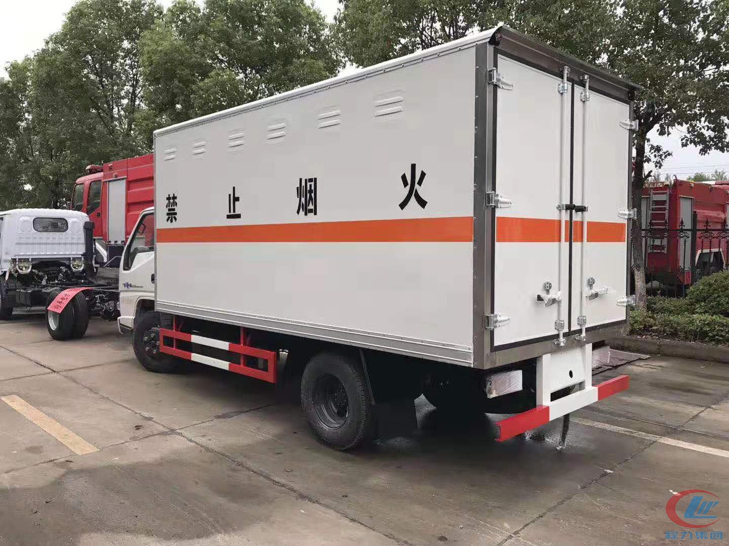 江鈴JMC危險(xiǎn)品廂式運(yùn)輸車