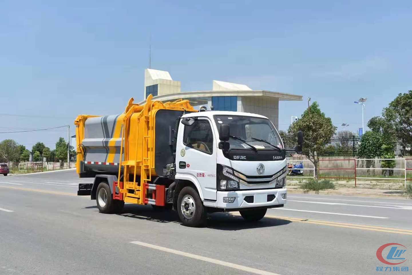 東風(fēng)小多利卡側(cè)裝壓縮垃圾車